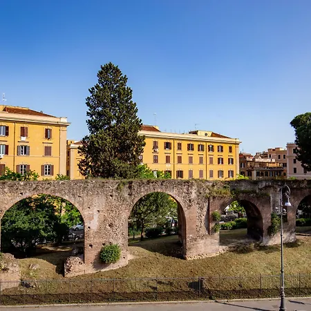 Emona Aquaeductus Hotel 4*